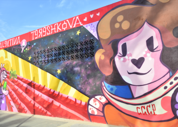 La artista valenciana Barbiturikills ha estado creando un mural de arte urbano en Càrcer